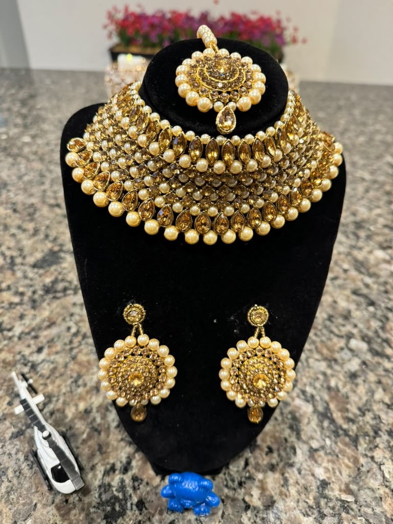 Luxury Gold Pearl Bridal Choker Set with Earrings & Maang Tikka