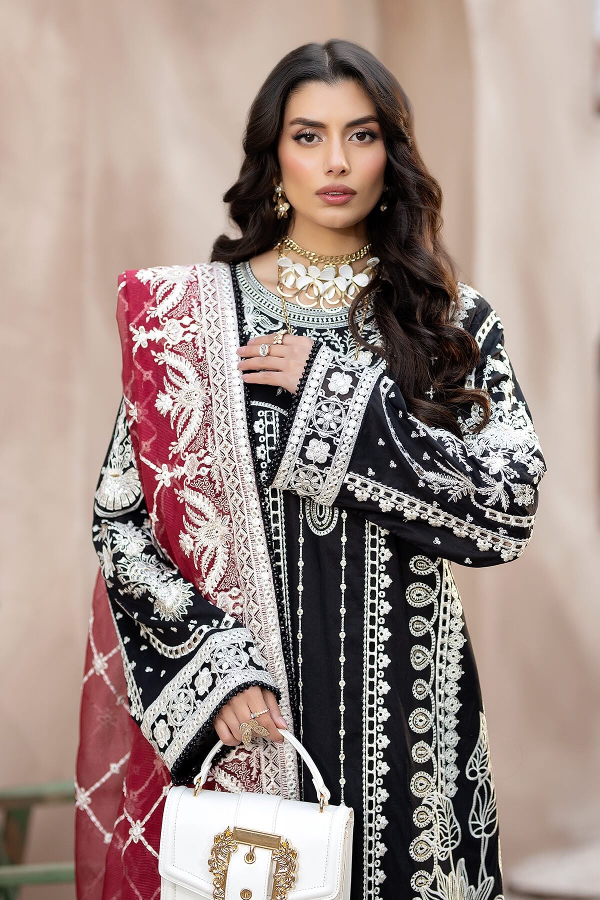 Imrozia Fancy Embroidered Lawn 3 Piece Suit