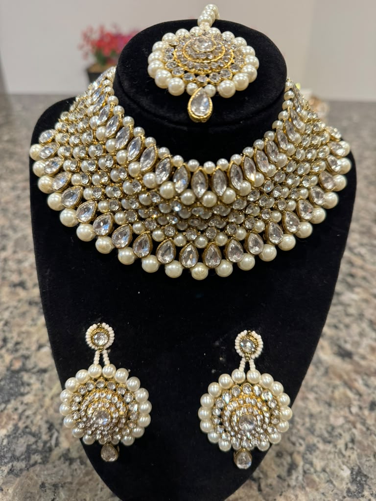 Luxury White Kundan Pearl Bridal Choker Set with Earrings & Maang Tikka