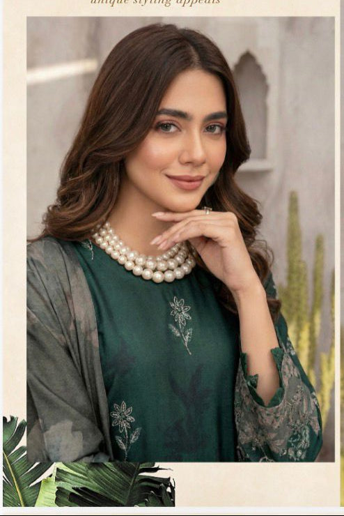Emerald Green Embroidered Lawn Suit with Chiffon Dupatta