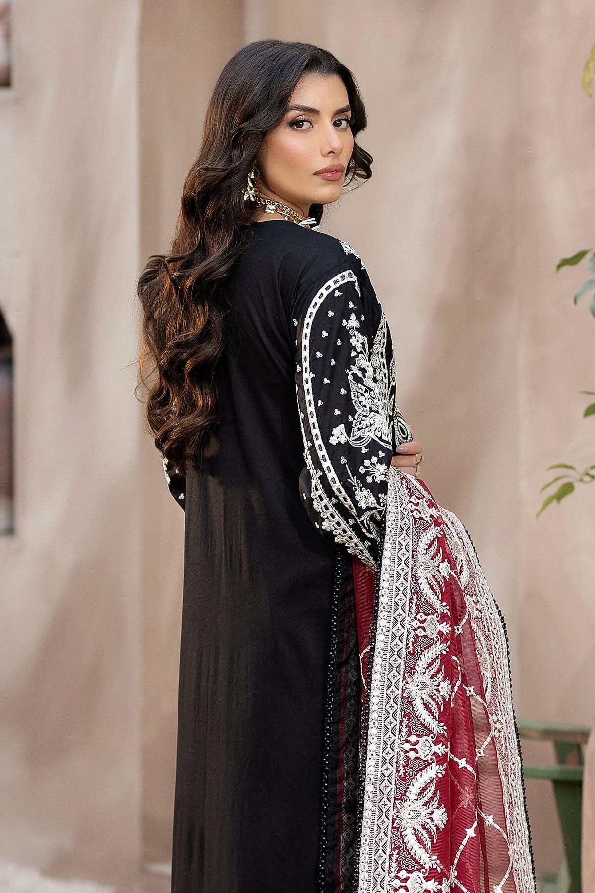 Imrozia Fancy Embroidered Lawn 3 Piece Suit