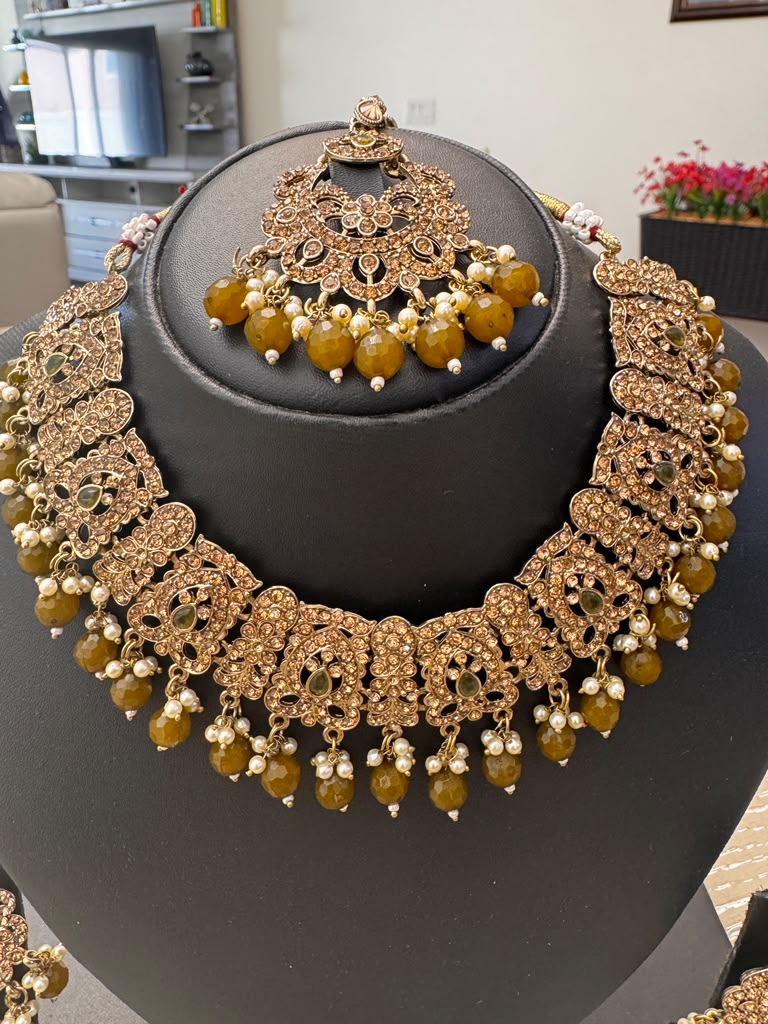 Antique Gold Bridal Jewelry Set – Necklace, Earrings & Maang Tikka